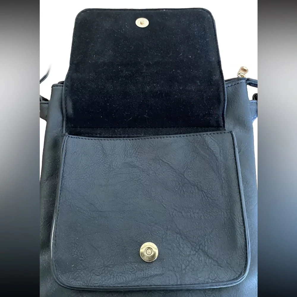 Unbranded Black Leather Crossbody Purse‎ Pockets Gold Hardware